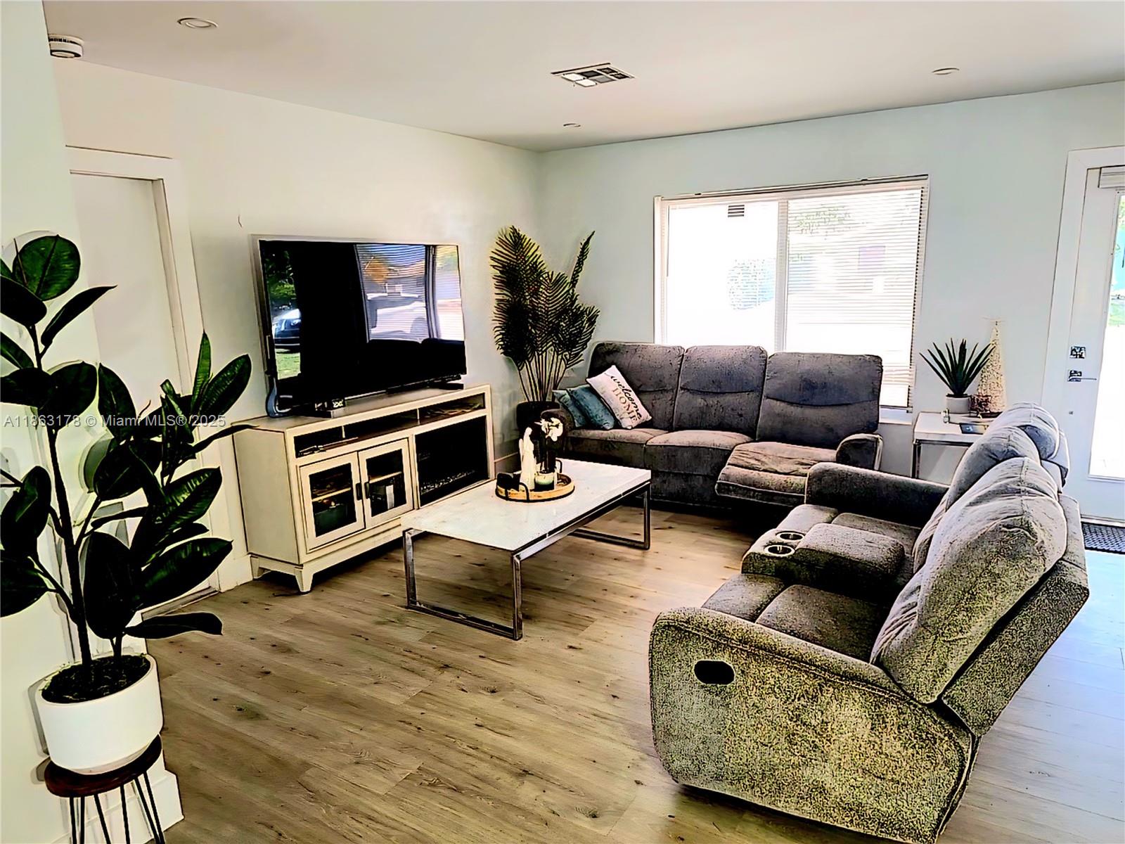 84b12bae-6691 1430 NE 53rd Ct, Fort Lauderdale FL 33334 — #A11863178