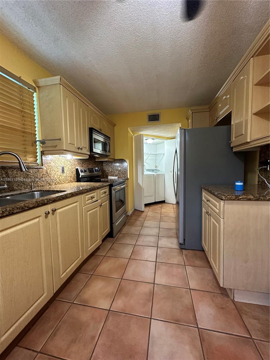 84b12bae-6693 2653 SE 20th Ct # D, Homestead FL 33035 — #A11863199