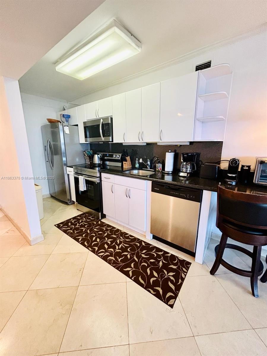 84b12bae-6706 100 Lincoln Rd # 1034, Miami Beach FL 33139 — #A11863370