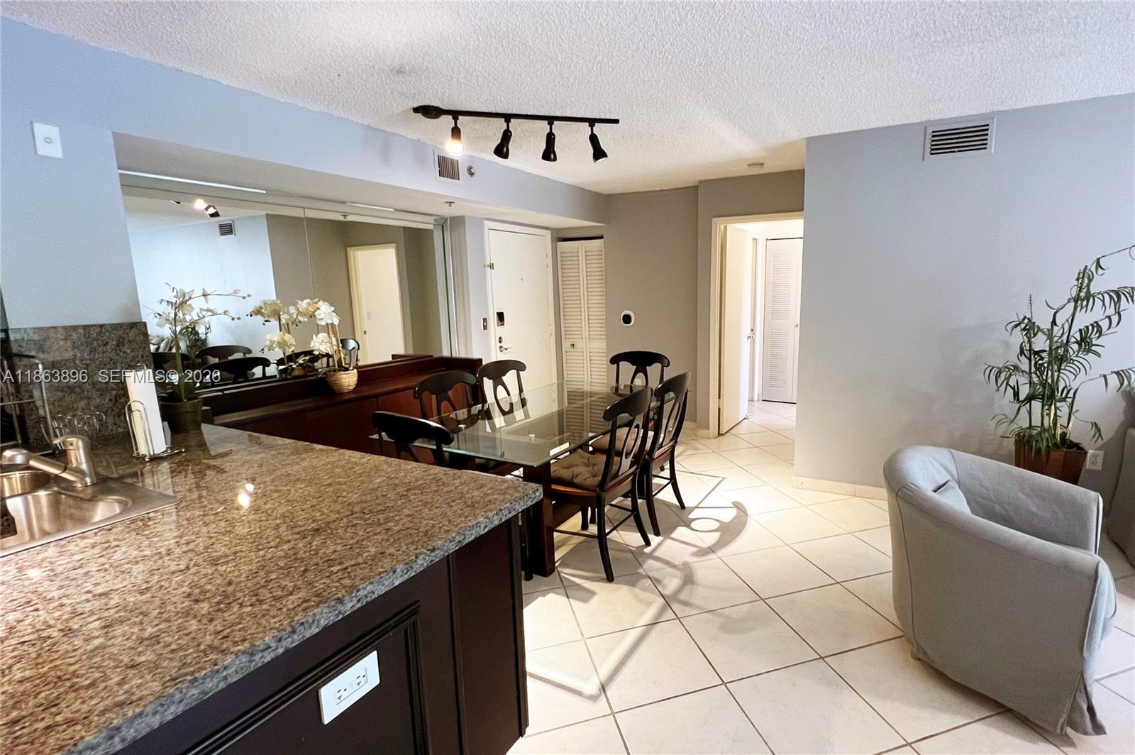 84b12bae-6729 19555 E Country Club Dr # 8305, Aventura FL 33180 — #A11863896