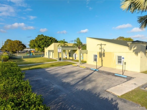 1200 NE 8th St, Homestead FL 33033 — #A11866038