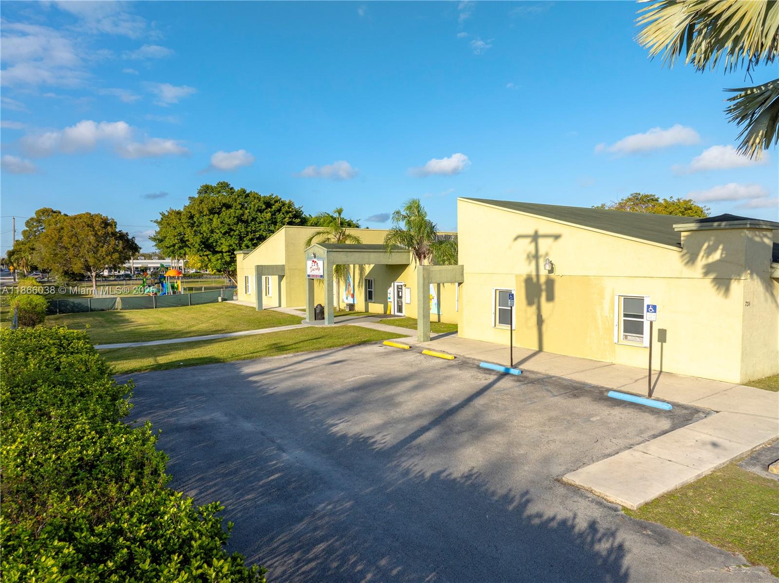 84b12bae-6833 1200 NE 8th St, Homestead FL 33033 — #A11866038