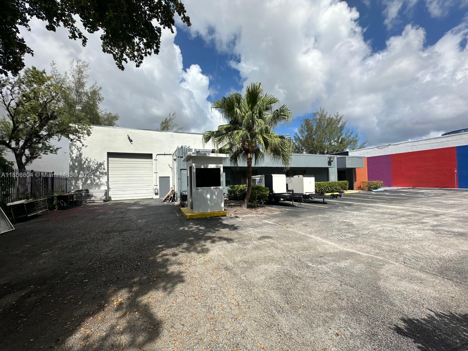 84b12bae-6869 2350 NW 96th Ave, Doral FL 33172 — #A11866804