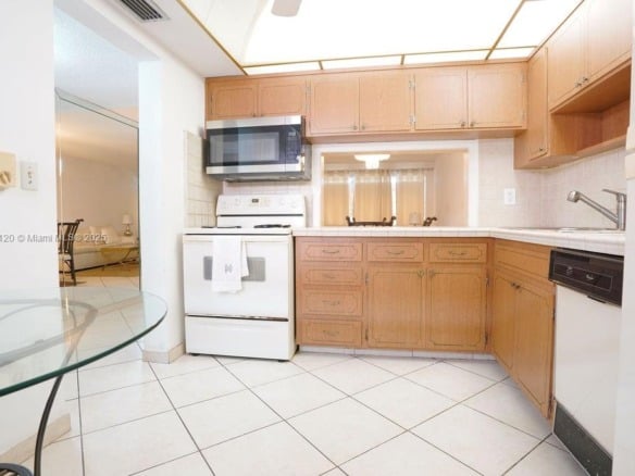 215 SE 3rd Ave # 401D, Hallandale Beach FL 33009 — #A11868120