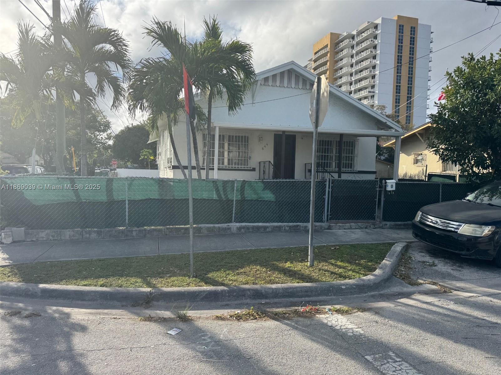 84b12bae-6935 844 SW 8th Ct, Miami FL 33130 — #A11869039