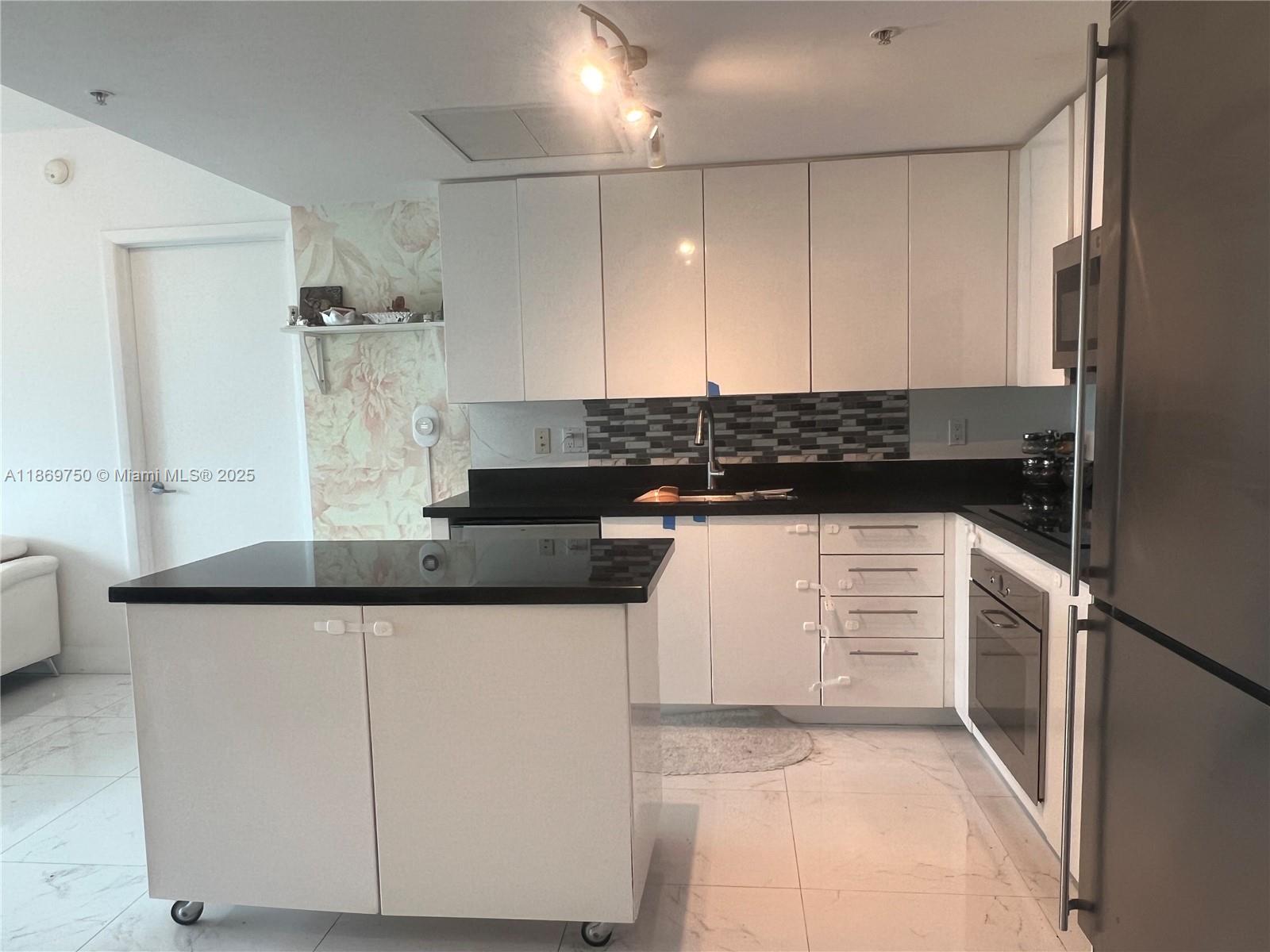 84b12bae-6975 92 SW 3rd St # 3803, Miami FL 33130 — #A11869750
