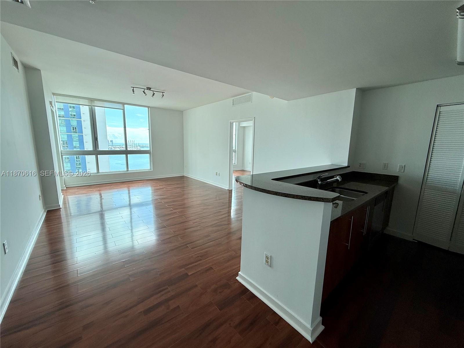 84b12bae-7019 300 S Biscayne Blvd # 3014, Miami FL 33131 — #A11870616