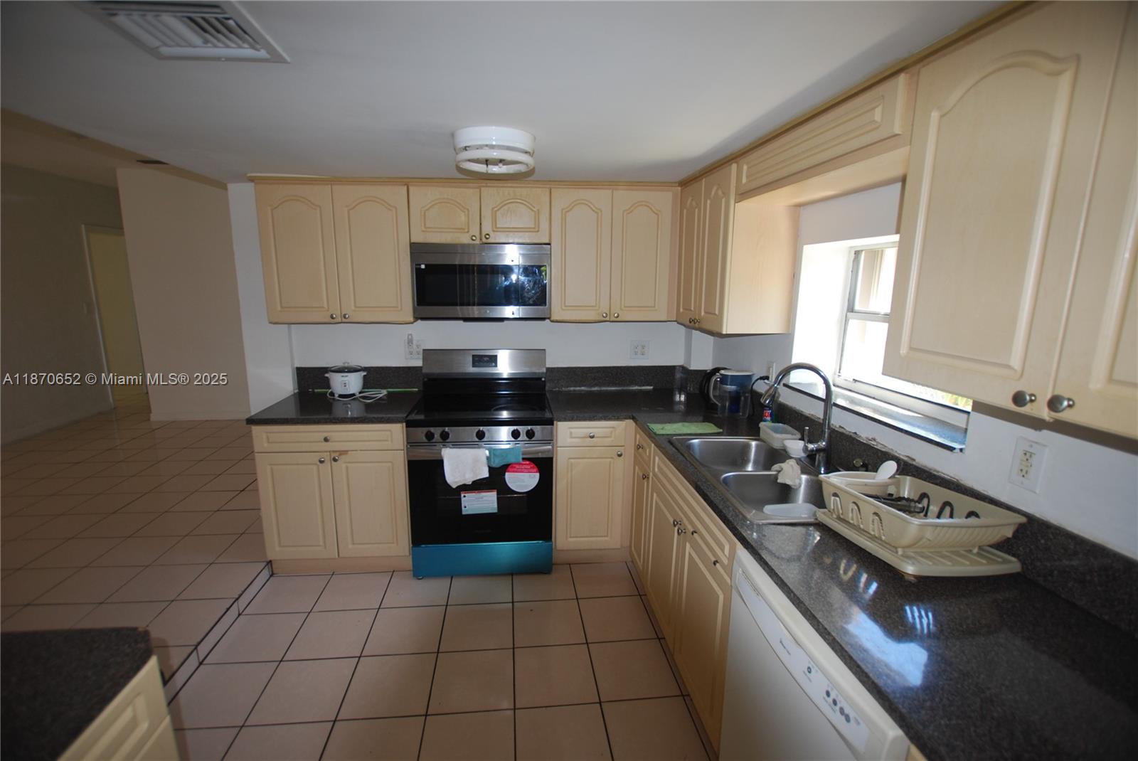 84b12bae-7022 1801 NE 176th St, North Miami Beach FL 33162 — #A11870652
