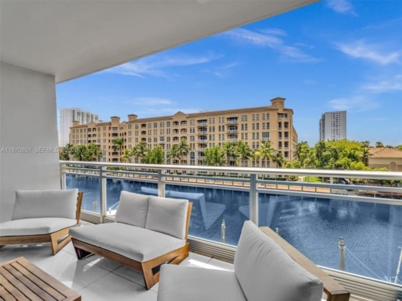 2950 NE 188th St # 312, Aventura FL 33180 — #A11870851