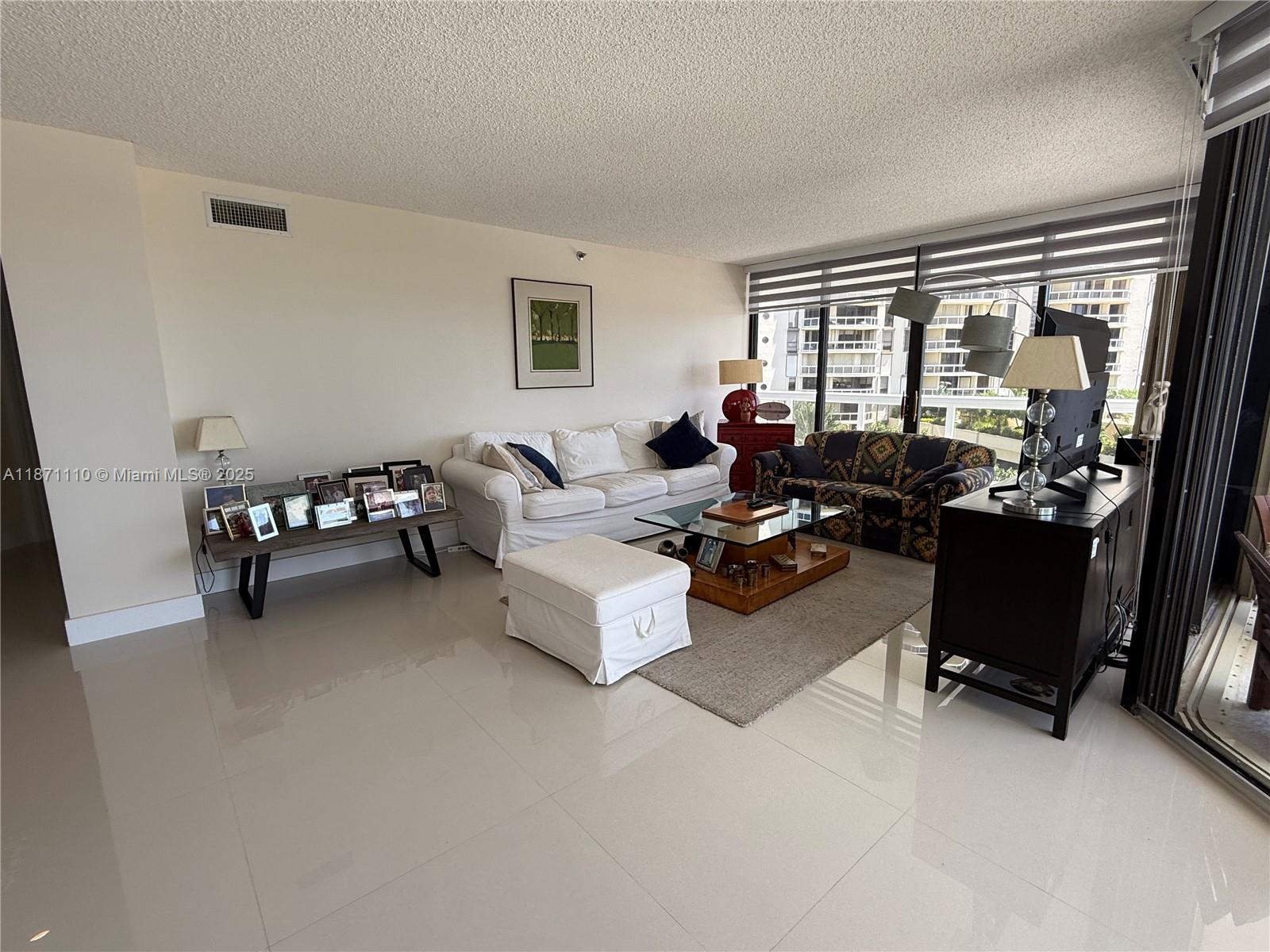 84b12bae-7040 20185 E Country Club Dr # 510, Aventura FL 33180 — #A11871110