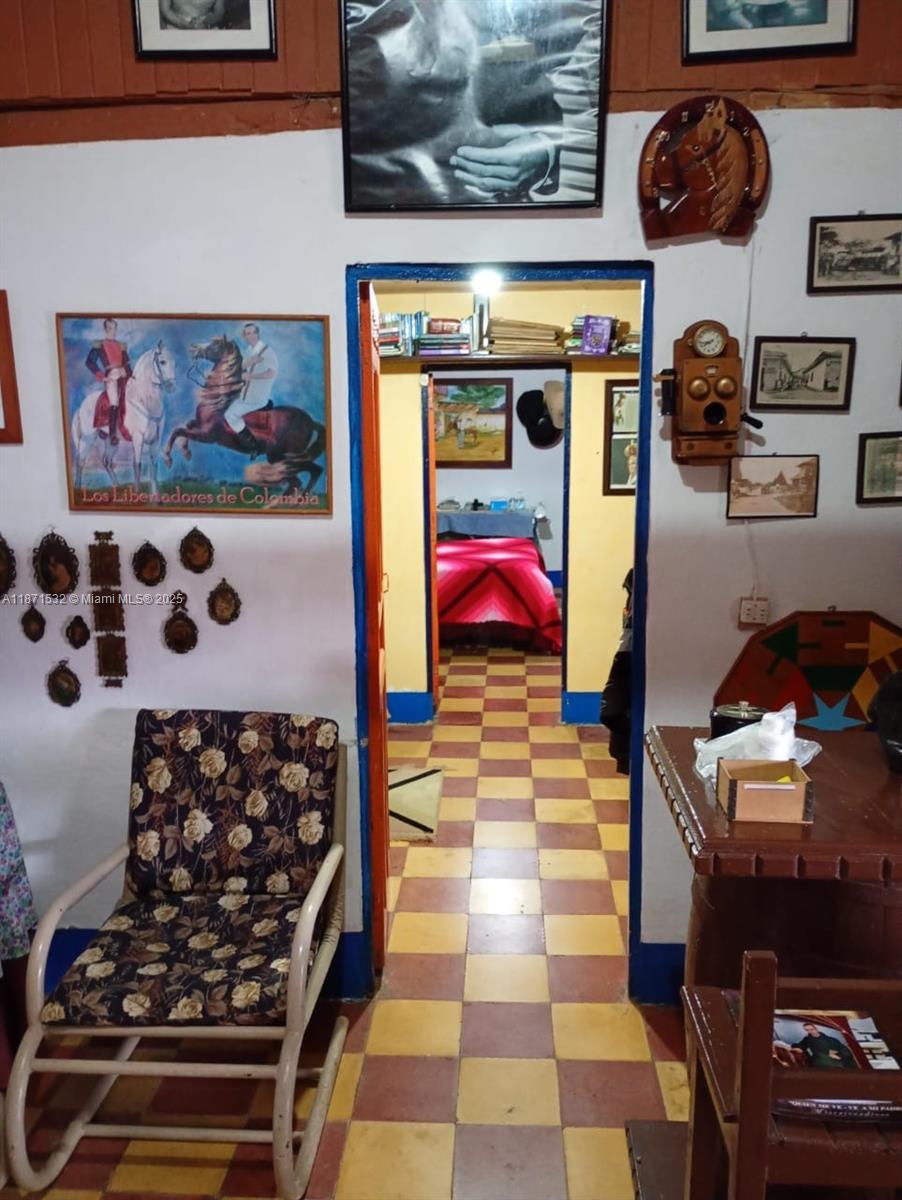 84b12bae-7069 MUNICIPIO DE GUARNE, FL 2563 — #A11871532