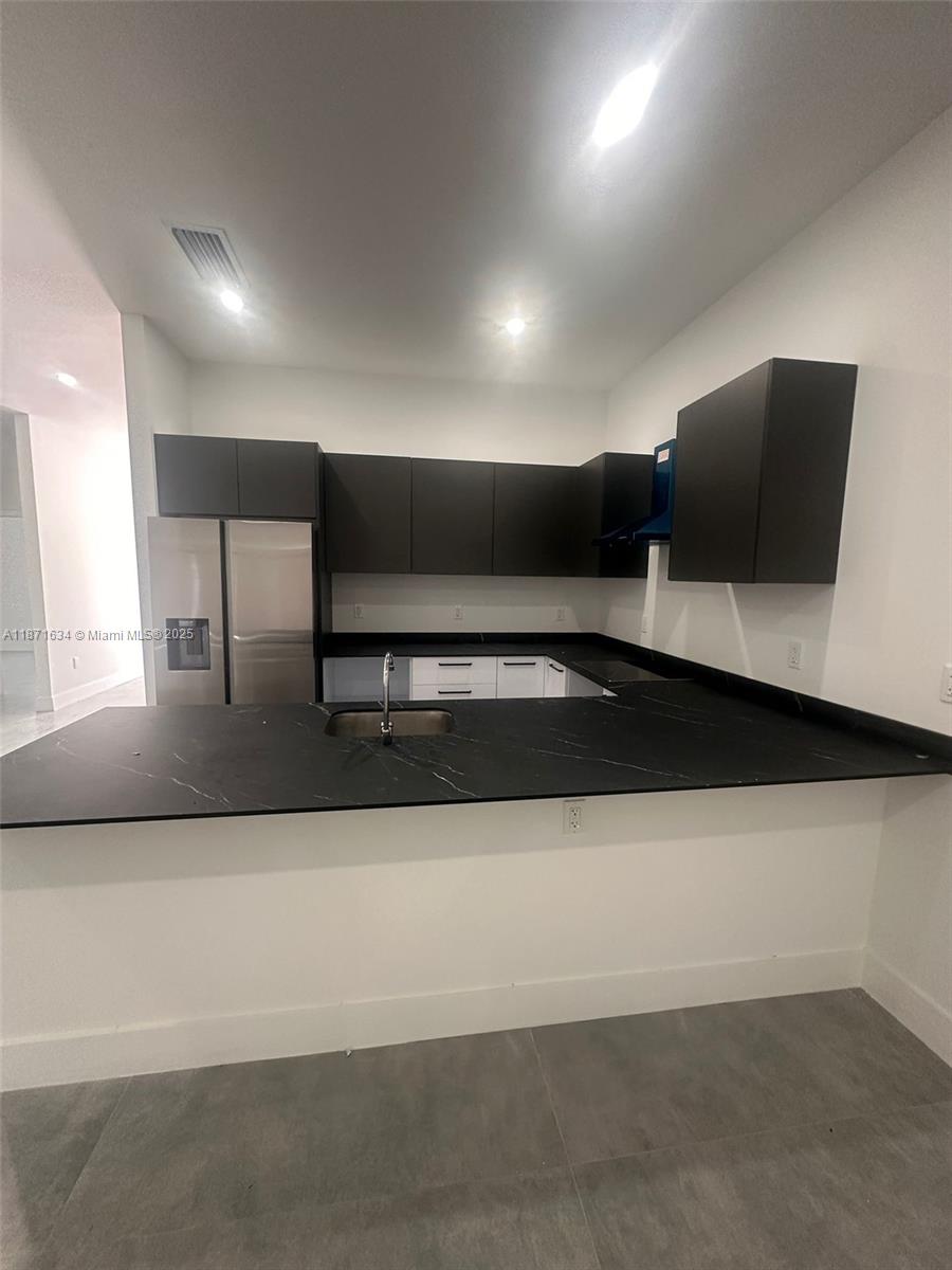 84b12bae-7075 2423 NW 23rd Ln, Fort Lauderdale FL 33311 — #A11871634