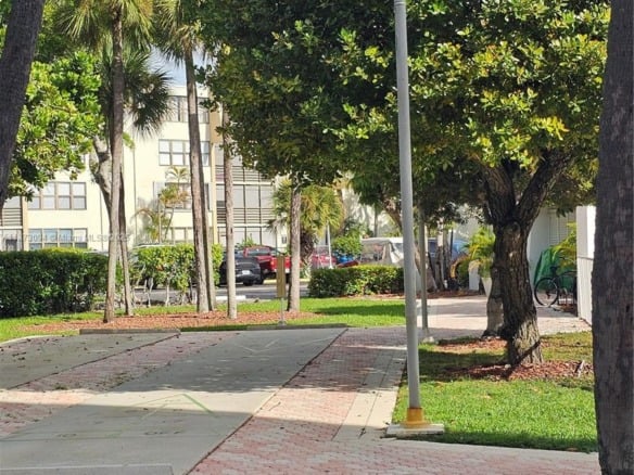 20400 W Country Club Dr # 315, Aventura FL 33180 — #A11873094