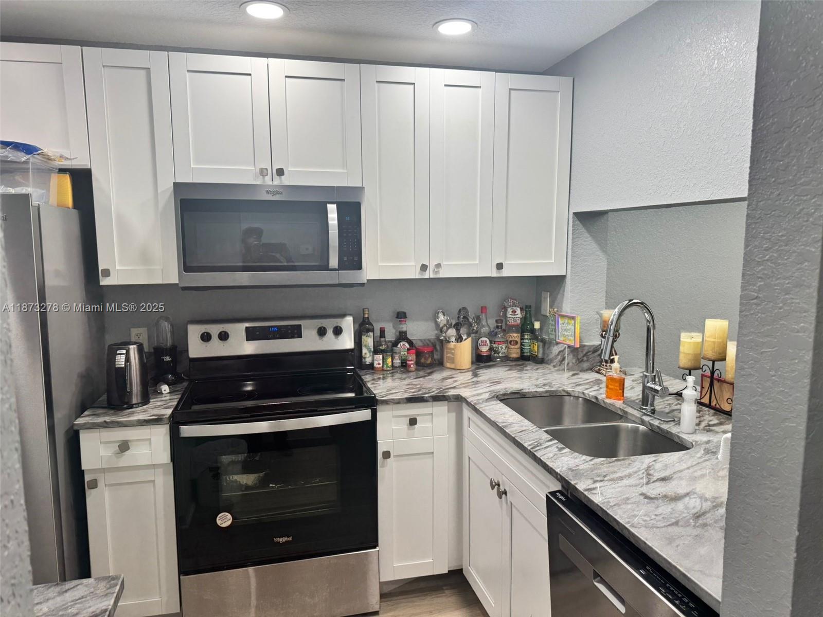 84b12bae-7148 10332 Sunrise Lakes Blvd # 106, Sunrise FL 33322 — #A11873278