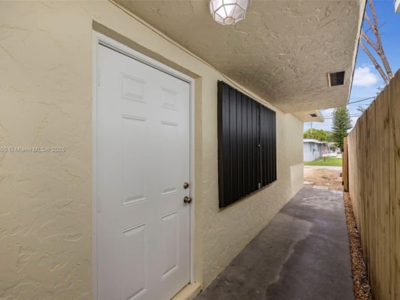 2033 Dewey St, Hollywood FL 33020 — #A11873860