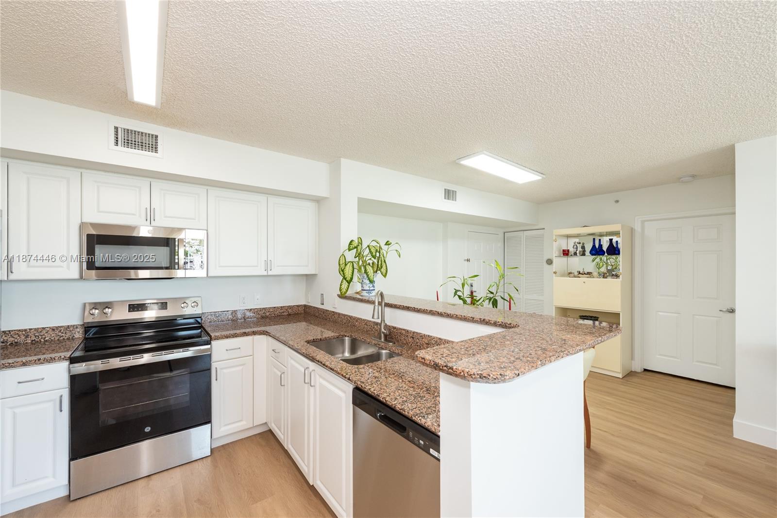 f 1155 Brickell Bay Dr # 609, Miami FL 33131 — #A11874446