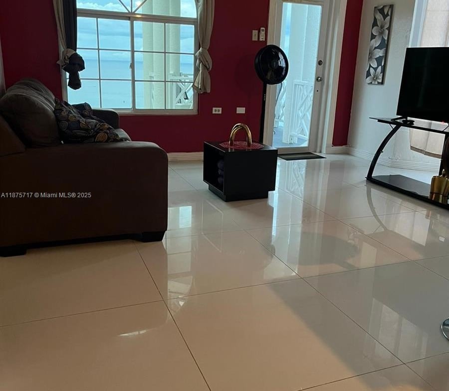 900