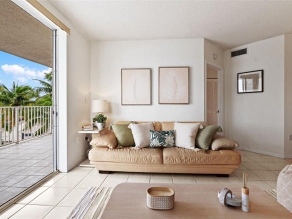 18260 N Bay Rd # 320, Sunny Isles Beach FL 33160 — #A11876718