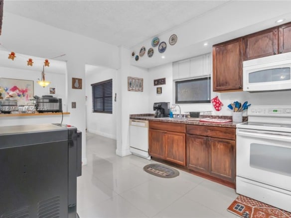 491 Ives Dairy Rd # 5, Miami FL 33179 — #A11877506