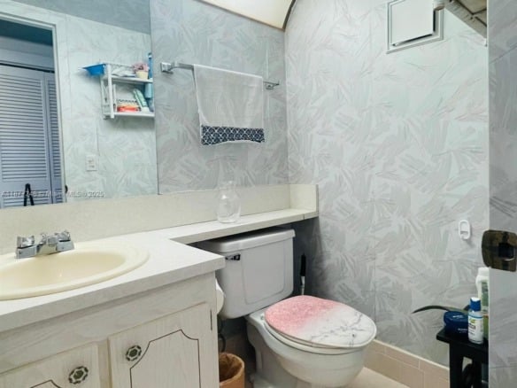 251 S Suffolk F # 251, Boca Raton FL 33434 — #A11877746