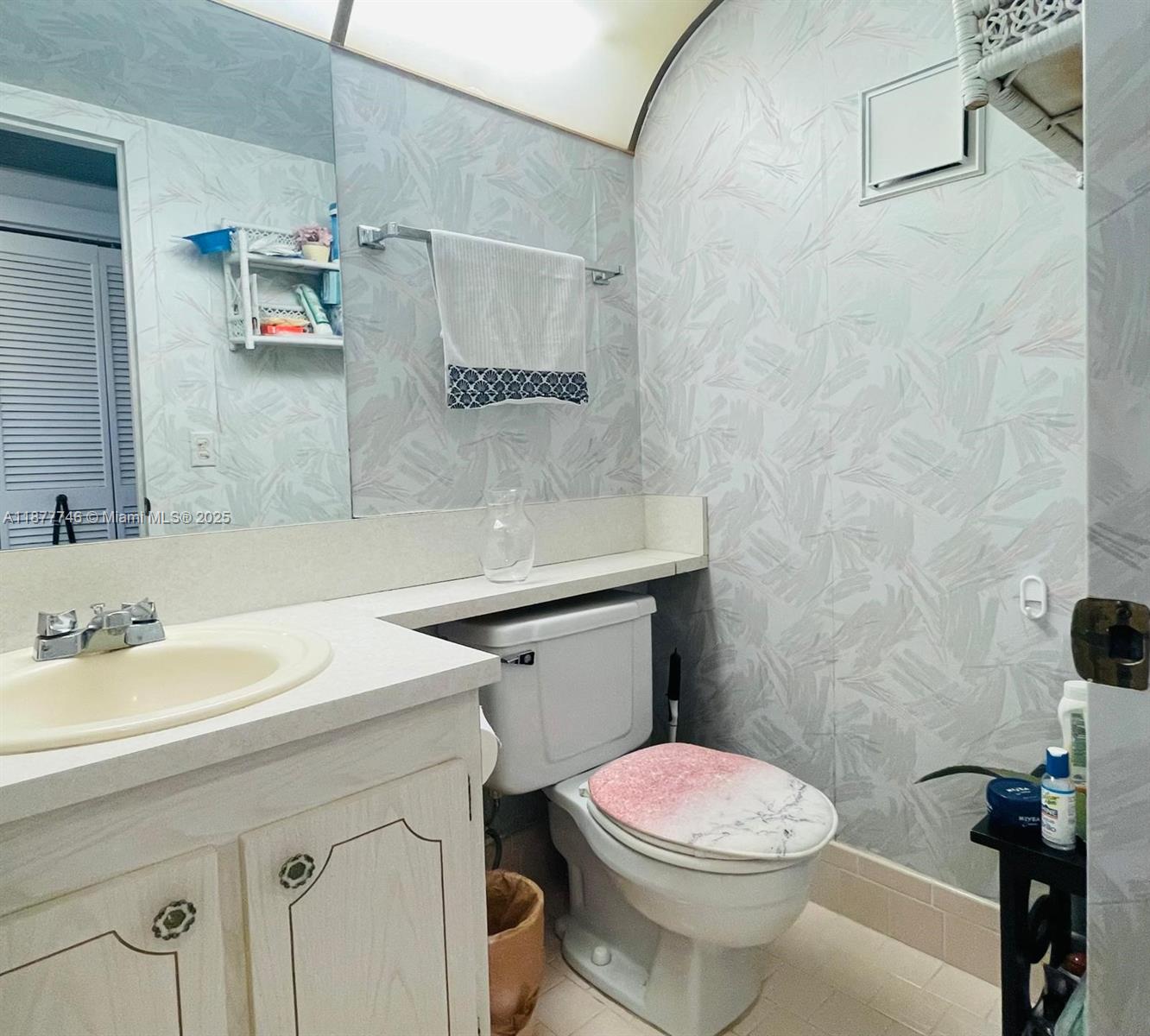 84b12bae-7356 251 S Suffolk F # 251, Boca Raton FL 33434 — #A11877746