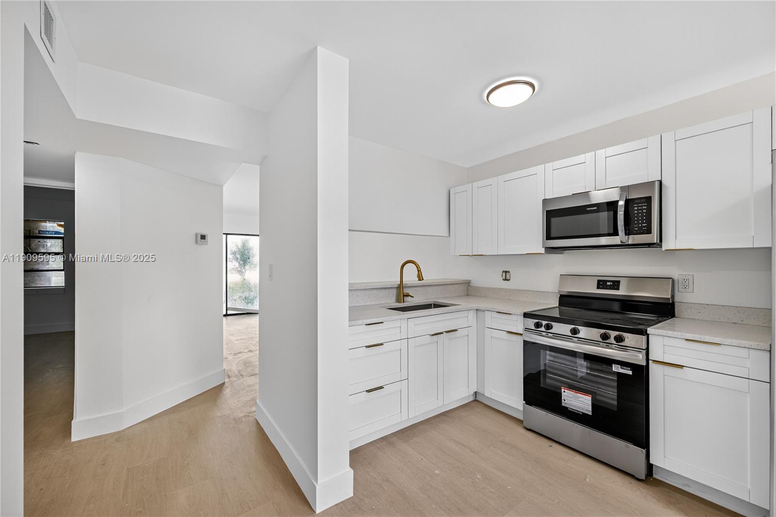 84b12bae-744 4198 Lakeside Dr # 4198, Tamarac FL 33319 — #A11909595