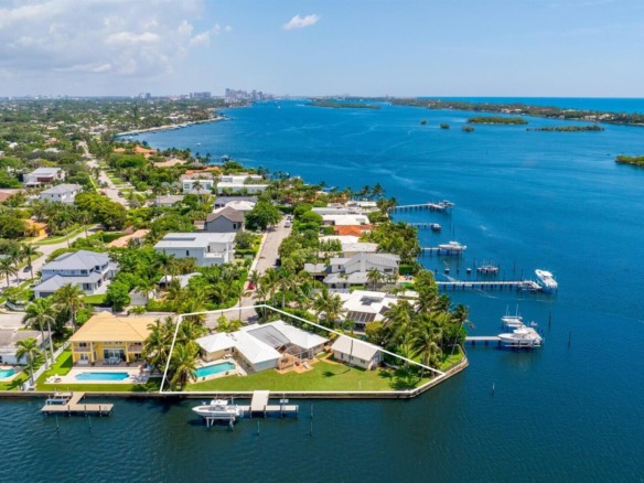 8026 Flagler Court, West Palm Beach FL 33405 — #R10982793