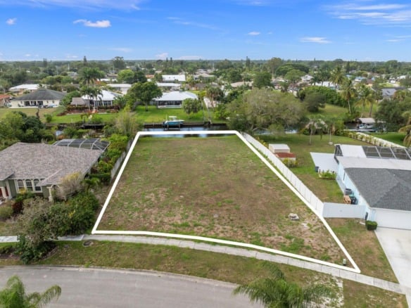 420 NE Cornwall Avenue, Port St. Lucie FL 34983 — #R10988628