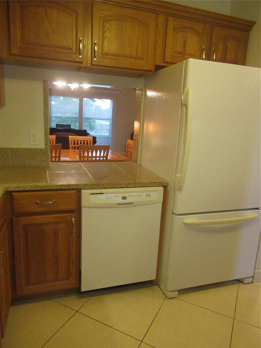 CREATOR: gd-jpeg v1.0 (using IJG JPEG v62), quality = 90 601 NW 76th Terrace # 206, Margate FL 33063 — #F10445104