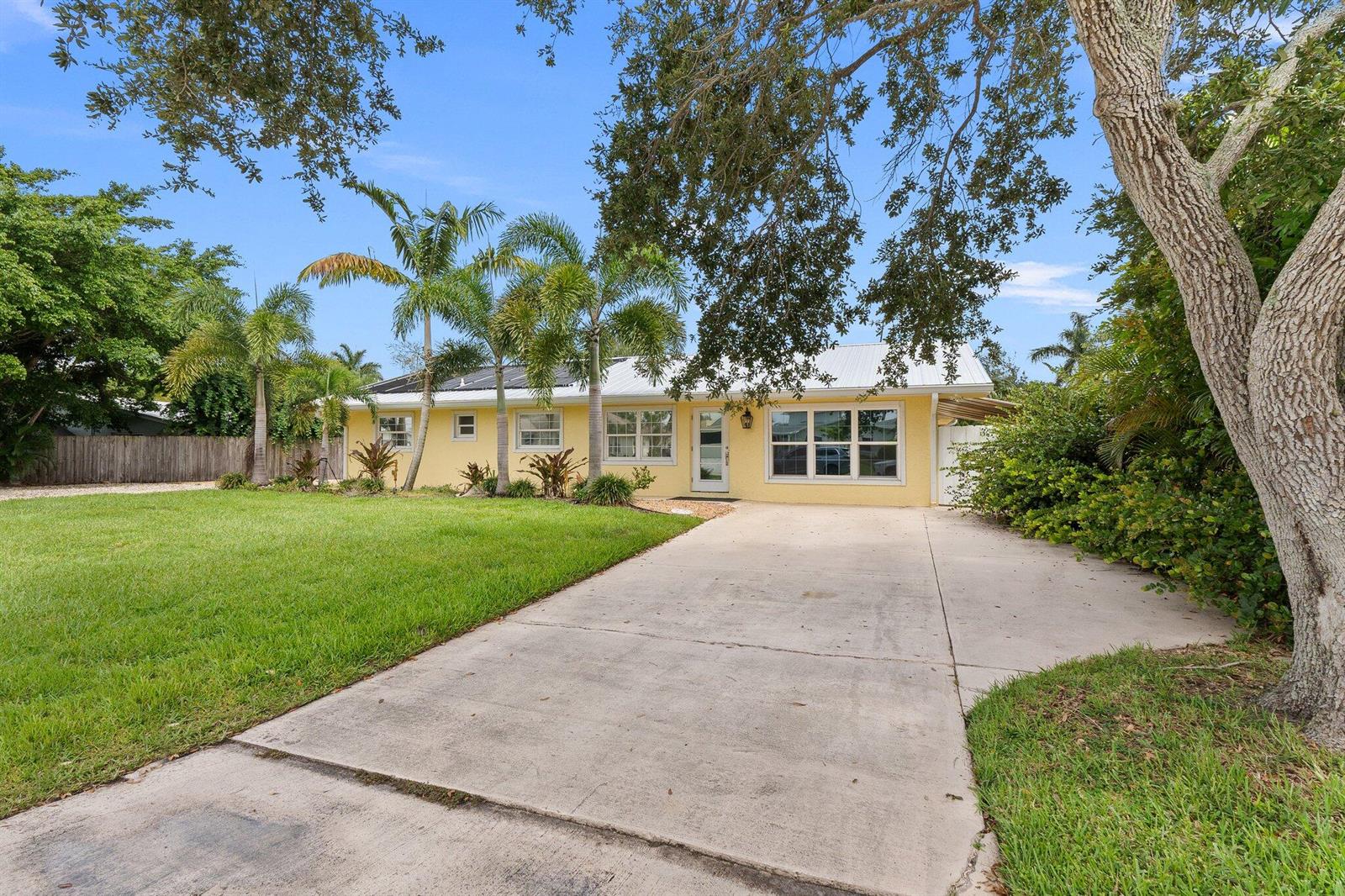 84b12bae-7600 1749 SW Coxswain Place, Palm City FL 34990 — #R11002739