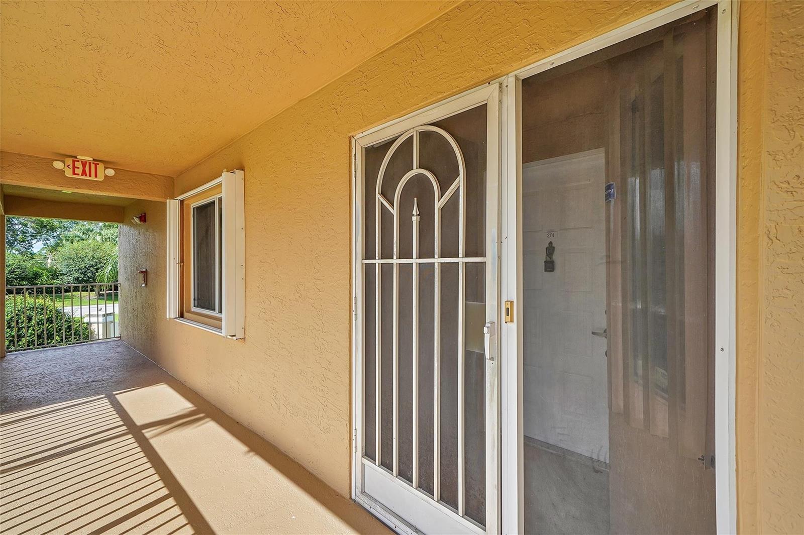 CREATOR: gd-jpeg v1.0 (using IJG JPEG v62), quality = 90 5876 Regal Glen Drive # 201, Boynton Beach FL 33437 — #F10462313