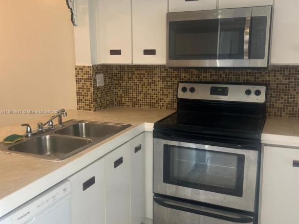 438 NE 210th Cir Ter # 4B, Miami FL 33179 — #A11909947