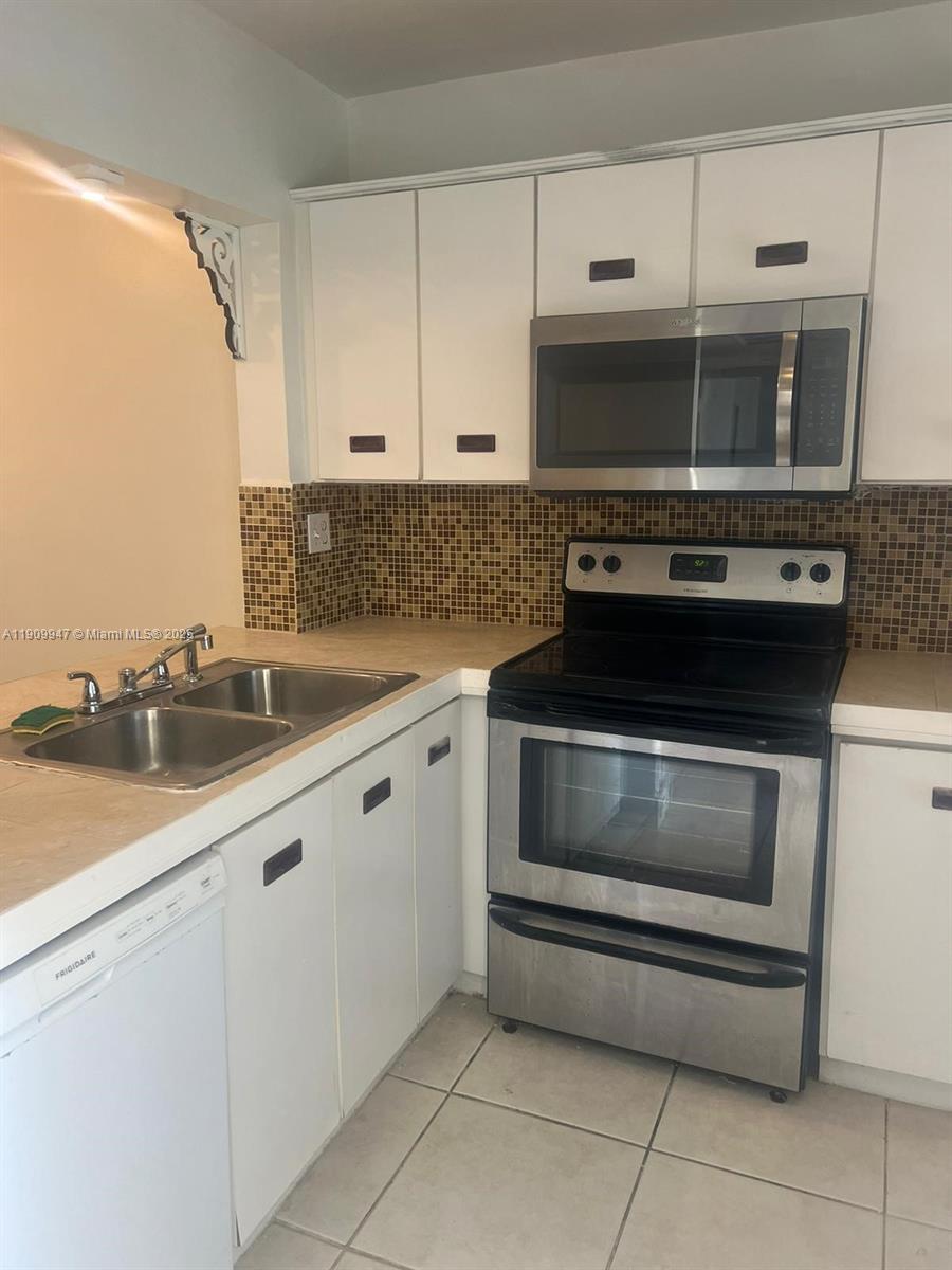 84b12bae-798 438 NE 210th Cir Ter # 4B, Miami FL 33179 — #A11909947