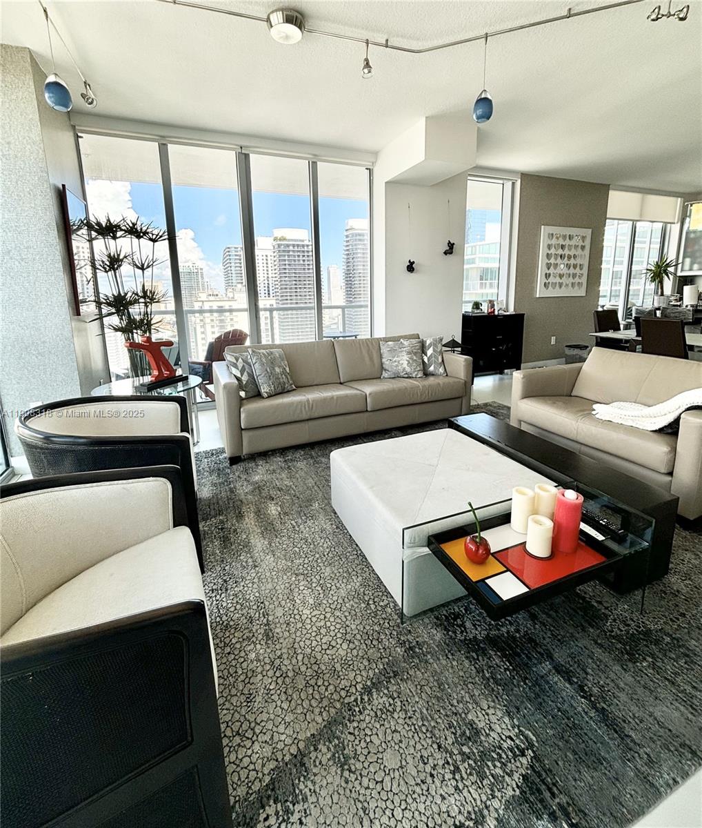 79 SW 12th St, Miami FL 33130 — #A11908318