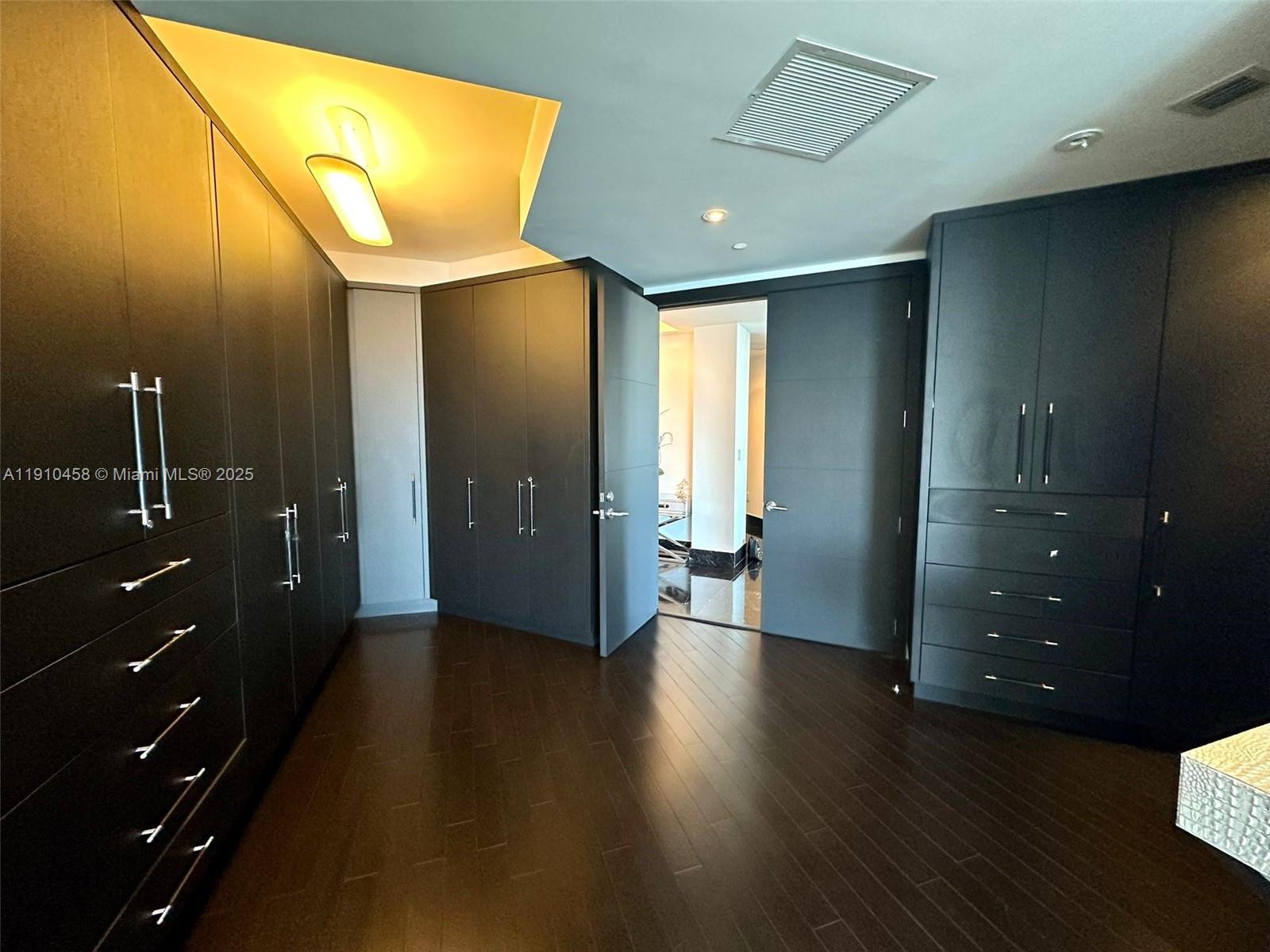 84b12bae-827 Listing #A11910458