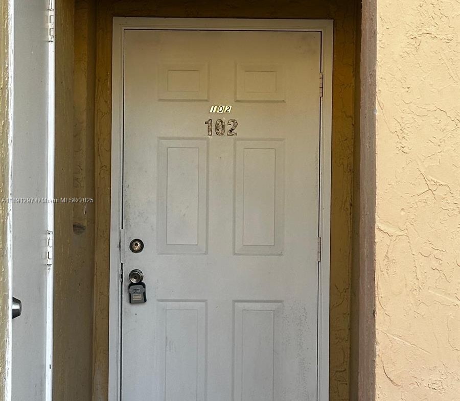 900