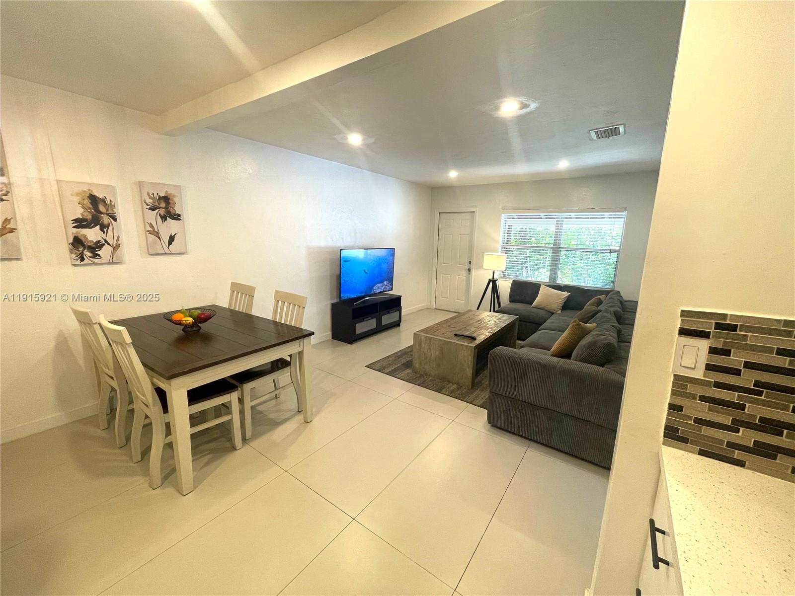 84b12bae-937 1211 NE 15th Ave # 1, Fort Lauderdale FL 33304 — #A11915921