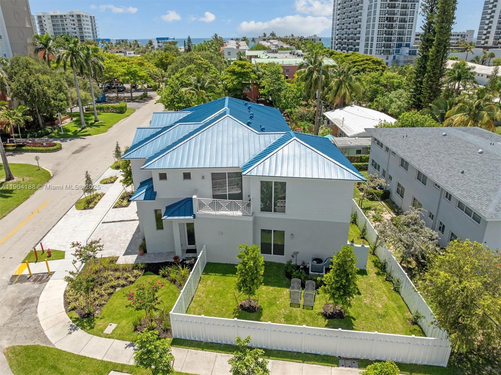 84b12bae-943 554 N Riverside Dr # B, Pompano Beach FL 33062 — #A11904188
