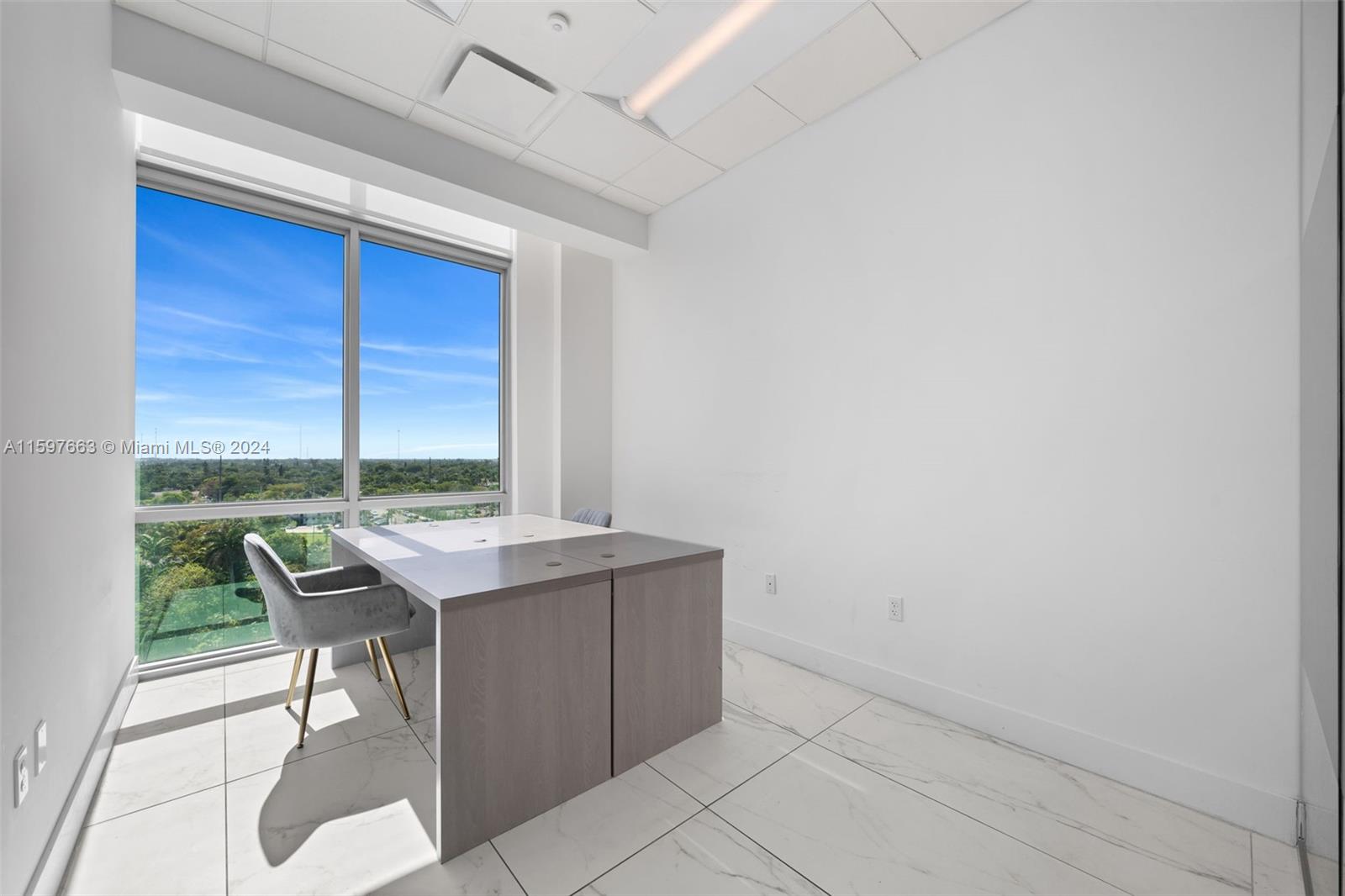 84b12bae-965 800 SE 4th Ave # 817, Hallandale Beach FL 33009 — #A11597663