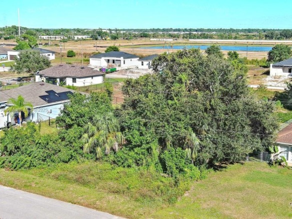 341 Ranchito Ave, Lehigh Acres FL 33974 — #A11916738