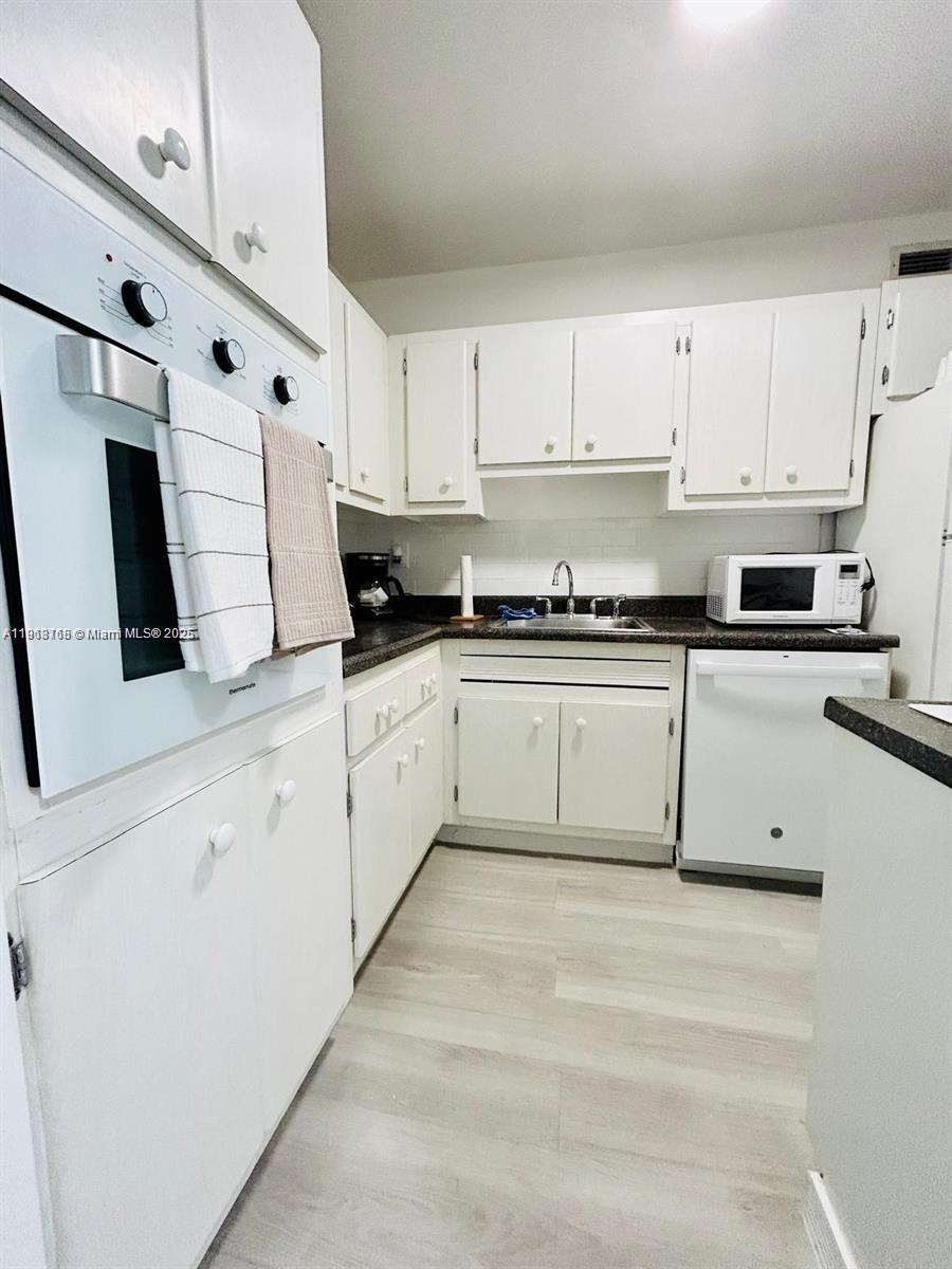 f3b61b38-1067 100 Lincoln Rd # 535, Miami Beach FL 33139 — #A11918168