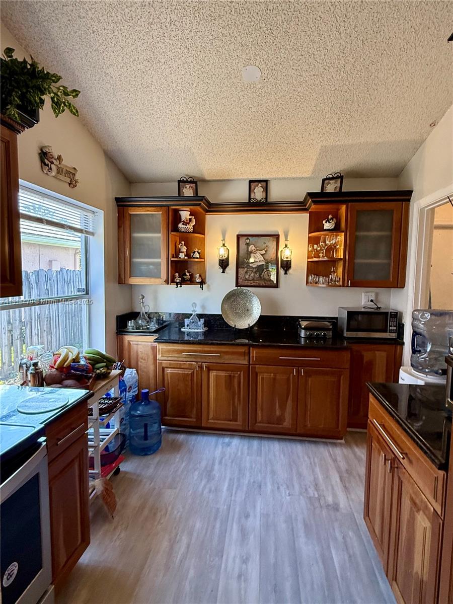 1060 New Parkview Pl, Haverhill FL 33417 — #A11918479