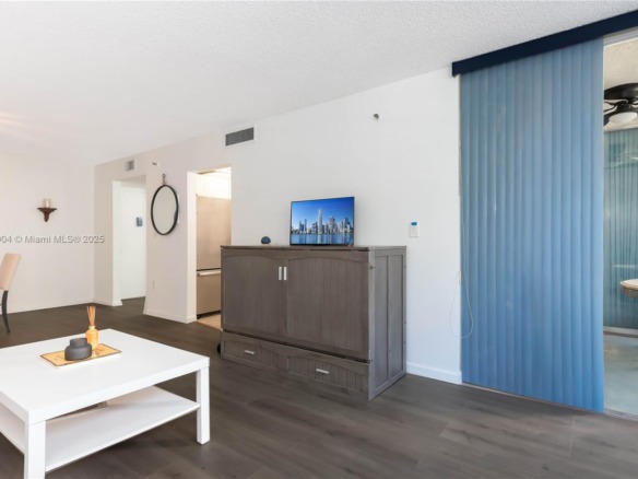 17890 W Dixie Hwy 319 Hwy # 319, North Miami Beach FL 33160 — #A11893004
