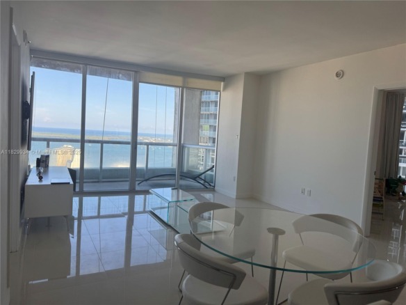 475 Brickell Ave # 4207, Miami FL 33131 — #A11829934