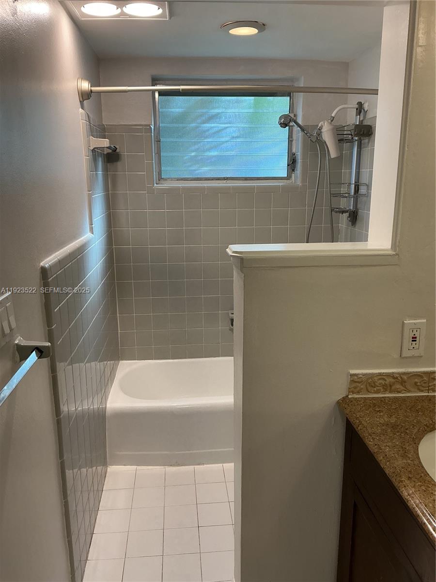 f3b61b38-1207 2716 NE 30th Pl # 103C, Fort Lauderdale FL 33306 — #A11923522
