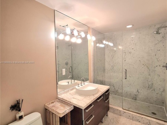 253 NE 2nd St # 2606, Miami FL 33132 — #A11869054