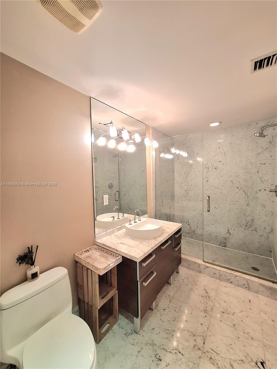 f3b61b38-1261 253 NE 2nd St # 2606, Miami FL 33132 — #A11869054