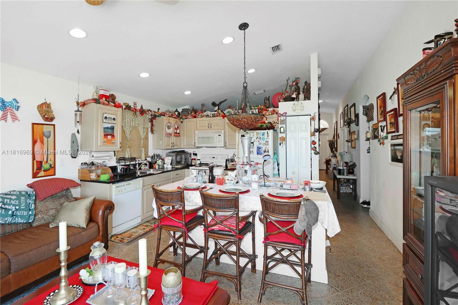 f3b61b38-1280 1585 SE 20th Rd, Homestead FL 33035 — #A11816969