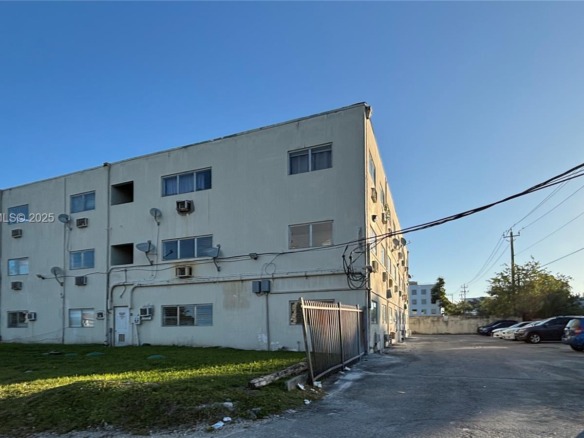 1400 NE 111th St, Miami FL 33161 — #A11919179