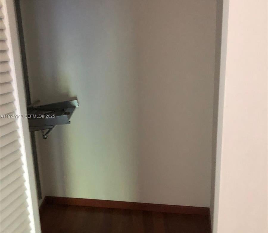 900